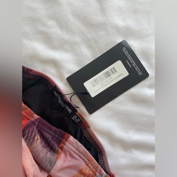 Pretty little thing small dress - Picture 3 of 3